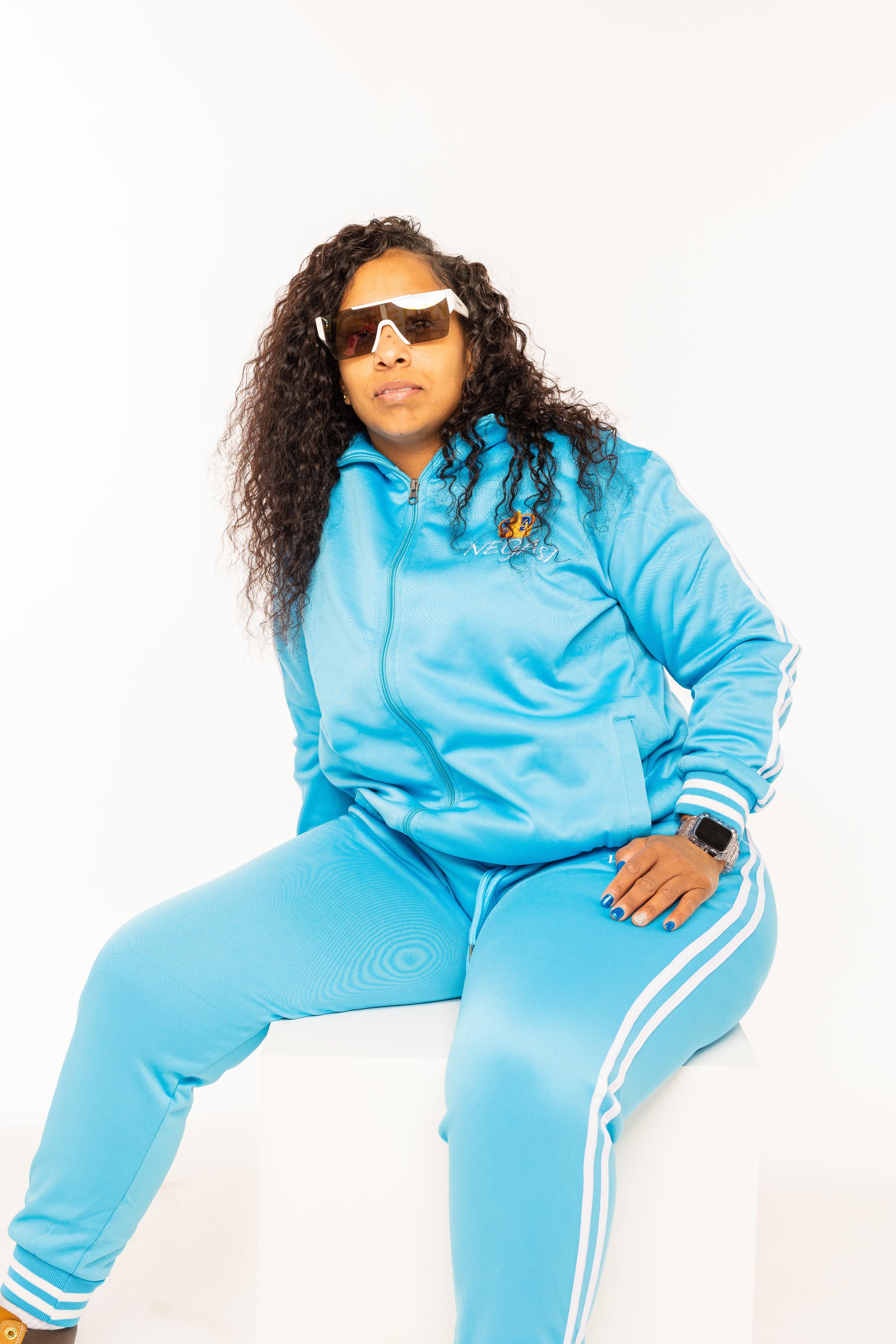 Turquoise and White Negasi